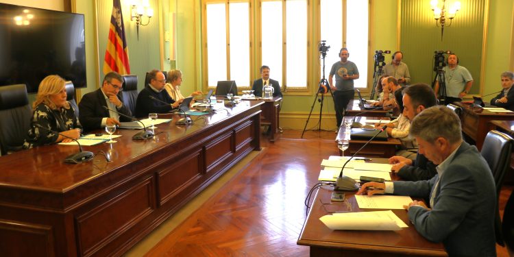 Imagen de la Comisión de Turismo, Comercio, Trabajo, Cultura y Deportes celebrada esta mañana en el Parlament