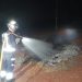 Un bombero apaga una quema de rastrojos mal apagada que amenazaba incendio anoche en Sant Joan. Fotos Bomberos