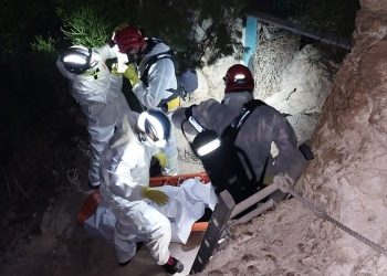 Una imagen de la actuación de los bomberos. Fotos Bombers d'Eivissa