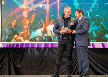 Yann Pissenem recibe el premio para Hï Ibiza. Foto Juan Carlos Flórez para Imam Comunicación