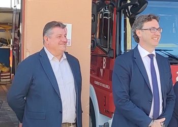 Juan Antonio Serra Ferrer, a la izquierda de la imagen, y Toni Costa en un acto celebrado el pasado lunes 20 de noviembre. Foto caib