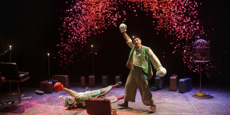 Una imagen del montaje de 'La maleta'