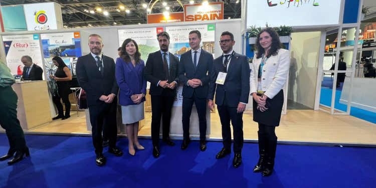 Rafael Triguero a l'estand del Grupo Ciudades Patrimonio de la Humanidad. Foto: Ajuntament d'Eivissa