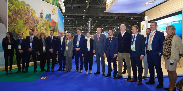 El alcalde de Sant Josep, Vicent Roig, en la WTM. Foto: Ayuntamiento de Sant Josep