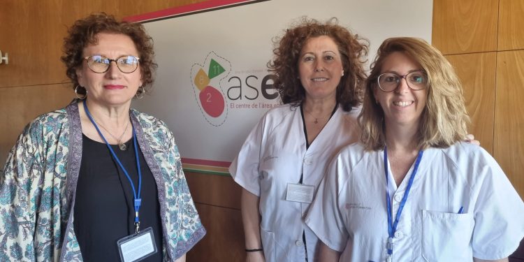 De izquierda a derecha. Las subdirectoras de gestión, Antònia Costa, de enfermería de Atención Primaria Ana Mª Jiménez y de enfermería de Atención hospitalaria, Rocío Barrios.