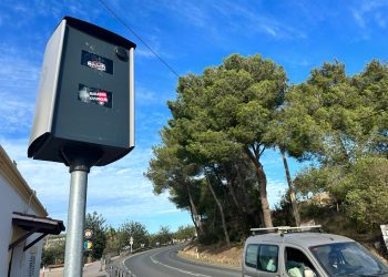 El radar de Sant Carles se encuentra instalado junto a Las Dalias, en la entrada al núcleo urbano de Sant Carles, y es uno de los que más multas acumula de Baleares. Fotos Noudiari