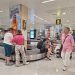 Turistas en el aeropuerto de Ibiza. Imagen C. M.