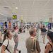 Turistas en el aeropuerto de Ibiza. Imagen C. M.