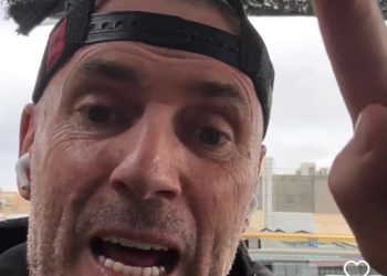 Dani Esteve, jefe de Comando Desokupa, en el vídeo en el que amenaza al presunto maltratador.