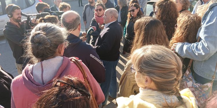 Protesta de trabajadores y trabajadoras afectadas en la que ha participado el secretario general de UGT, Fernando Fernández.
