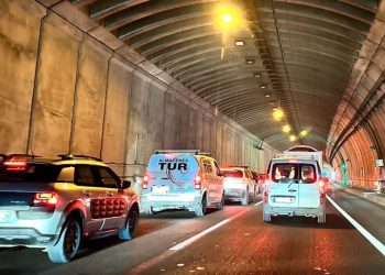 Vehículos atascados en el túnel de Sant Rafel.