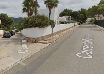 Imagen de archivo de un tramo de la calle Pollença de Cala Vedella. Foto: Google Street View