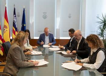Firma del Pla5 de Cooperación Municipal. Foto: Consell de Ibiza