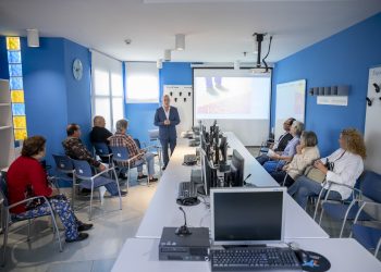 Garcerán durante la charla en la Llar Eivissa