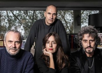 De izquierda a derecha: José Coronado, Cecilia Suárez y Diego Peretti. De pie, detrás, el director de la cinta, el ibicenco David Marqués.