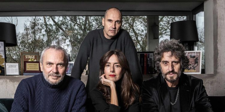 De izquierda a derecha: José Coronado, Cecilia Suárez y Diego Peretti. De pie, detrás, el director de la cinta, el ibicenco David Marqués.