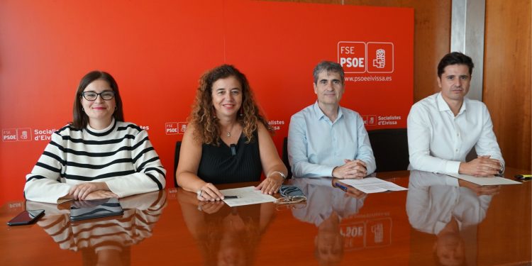 Fernández, Costa, Pitaluga y Guerrero, durante la rueda de prensa. Foto: FSE-PSOE