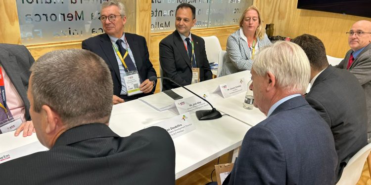 El presidente del Consell de Formentera, Llorenç Córdoba, en una de las reuniones de hoy en la WTM. Foto: Consell Insular de Formentera