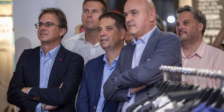 Las autoridades del Consell durante la presentación deportiva de Ibiza en la WTM