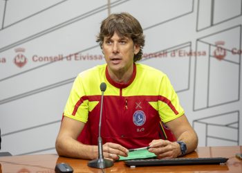 el Cabo del Grupo de Rescate Vertical de los Bomberos de Ibiza, Bernat Escrivà.