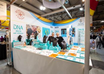 Imagen de uno de los espacios que ocupan los artesanos ibicencos en la feria. Foto: Consell d'Eivissa.