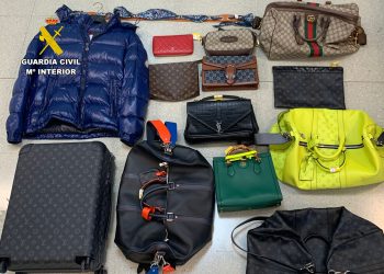 Objetos que el hombre tenía en su poder en el coche y en su casa.