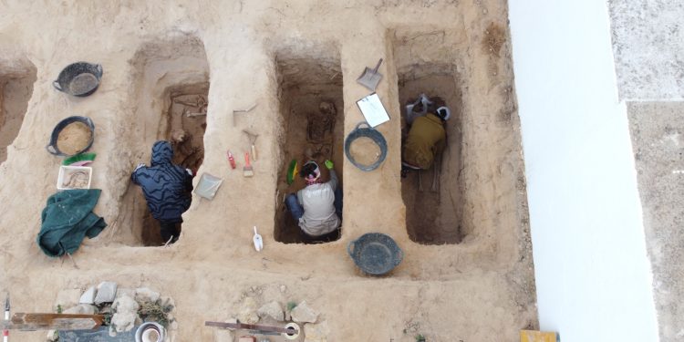 Un aspecto de la excavación que ha permitido identificar ya plenamente a dos víctimas y devolver los restos a sus familiares.
