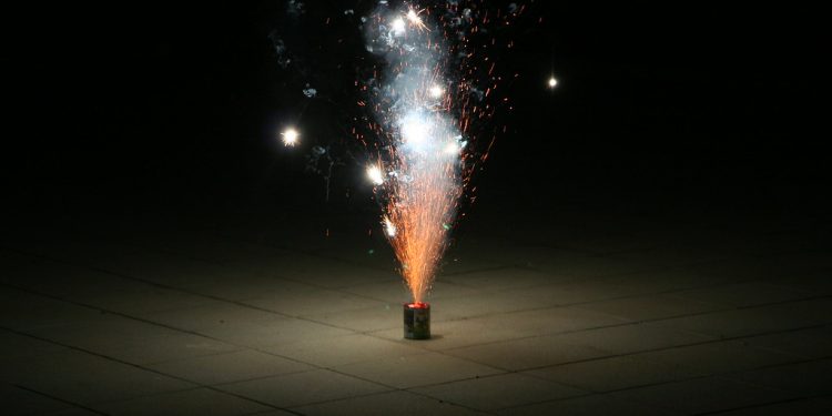 La pirotecnia afecta mucho a personas del espectro autista y a animales domésticos y salvajes. Foto Rafolas Flickr