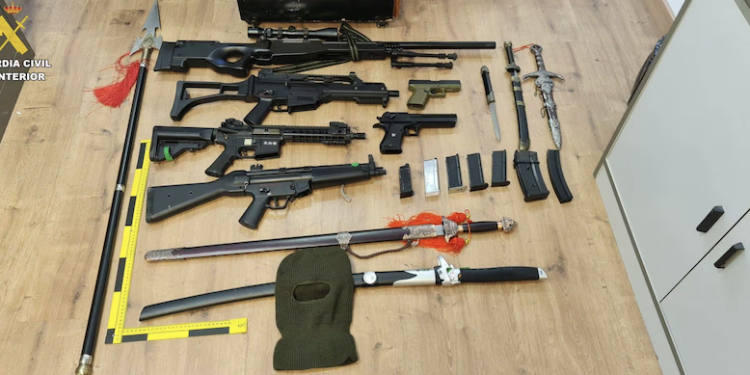 Armas encontradas por la Guardia Civil en los registros.