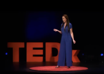 Ruth Ramsay en la charla que ofreció en TEDx Dalt Vila, en Ibiza.