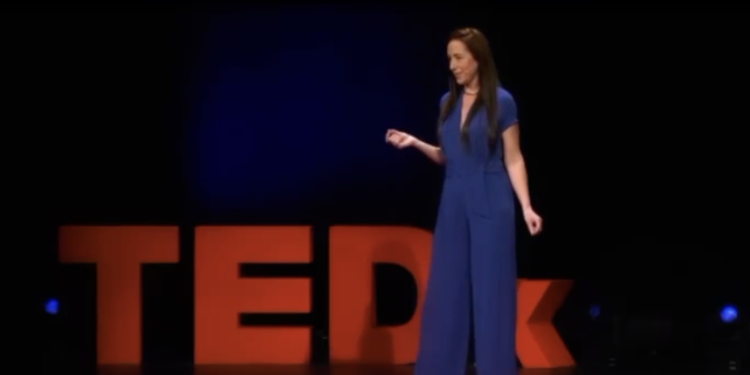 Ruth Ramsay en la charla que ofreció en TEDx Dalt Vila, en Ibiza.