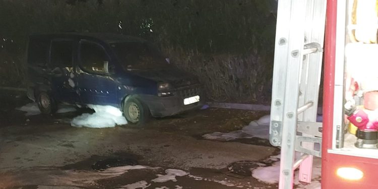 El coche afectado, en una imagen de los Bombers d'Eivissa