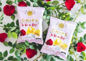 Patatas fritas ibicencas de Frutos Secos Ibiza de la línea 'La vie en rose' que exportan a Japón.