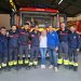 Sheila, en el centro de la imagen, ha visitado hoy a los bomberos. Fotos Bombers d'Eivissa