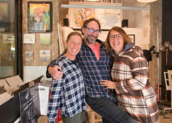 El equipo del documental, de izquierda a derecha: Ana Serapio, Enrique Villalonga y Agnès Vidal, en el estudio de Filmótica.