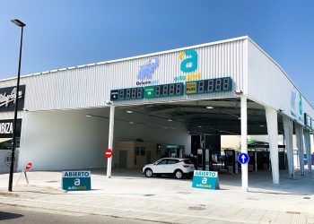 Estación de servicio de la marca de gasolineras low cost en Ibiza. Foto Autonetoil