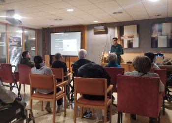 Charla en Sa Residència de Ibiza impartida por agentes de la Guardia Civil.