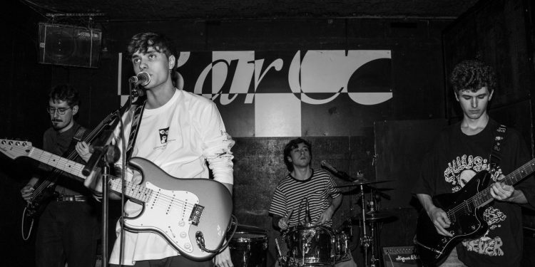 La banda ibicenca Niños Raros.