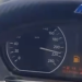 Pantallazo del vídeo que muestra el velocímetro del coche a casi 220 km/h por Menorca.