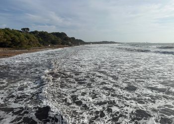 La playa, engullida por las olas. Foto P. N.