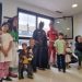 Visita de superhéroes a la planta de Pediatría de Can Misses.