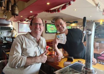 Pascual Muñoz, del bar Pascual de Siesta, en Santa Eulària, vendió en 2023 nada menos que 300 décimos del número 1.568, el  5º premio de El Gordo. Eso fueron 1,8 millones de euros, repartidos en 6.000 euros por décimo vendido.