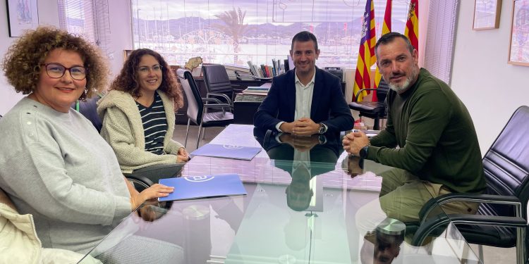 Firma del convenio. Foto: Ayuntamiento de Sant Antoni