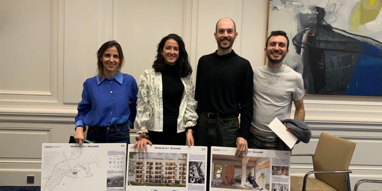 De izquierda a derecha, Milagros Machado, Claudia Ferrer, Javier Esteve y Ventura Godoy, ayer, en la presentación del proyecto ante el Ministerio de Vivienda. Imagen cedida por Claudia Ferrer.