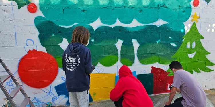 Creación del mural. Fotos: Ayuntamiento de Sant Josep