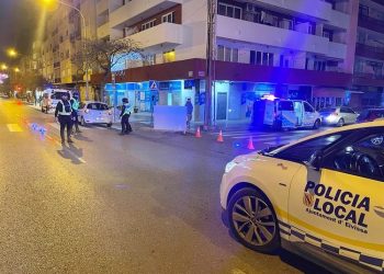 Imagen del control preventivo compartida por la Policía Local de Ibiza en sus redes sociales.