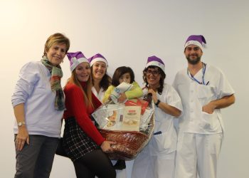 Personal de Especialidades Médicas recoge el primer premio. Foto: Área de Salud de Ibiza y Formentera