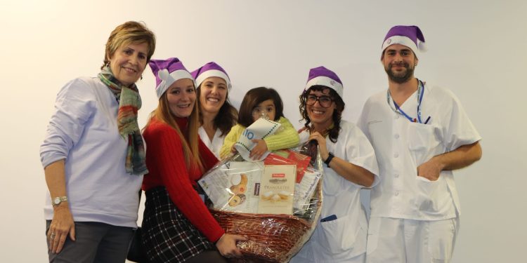 Personal de Especialidades Médicas recoge el primer premio. Foto: Área de Salud de Ibiza y Formentera