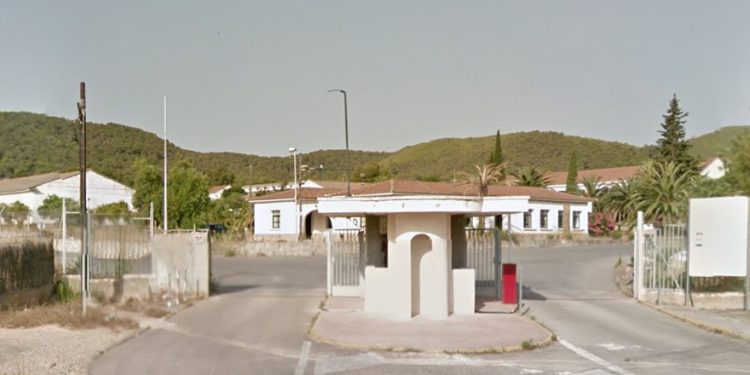 Acceso al recinto de sa Coma.