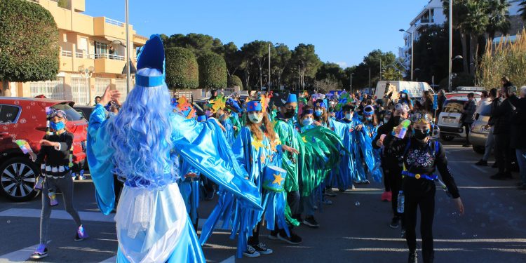 Mare Nostrum, la comparsa del colegio Venda d'Arabí en una rúa anterior en Santa Eulària